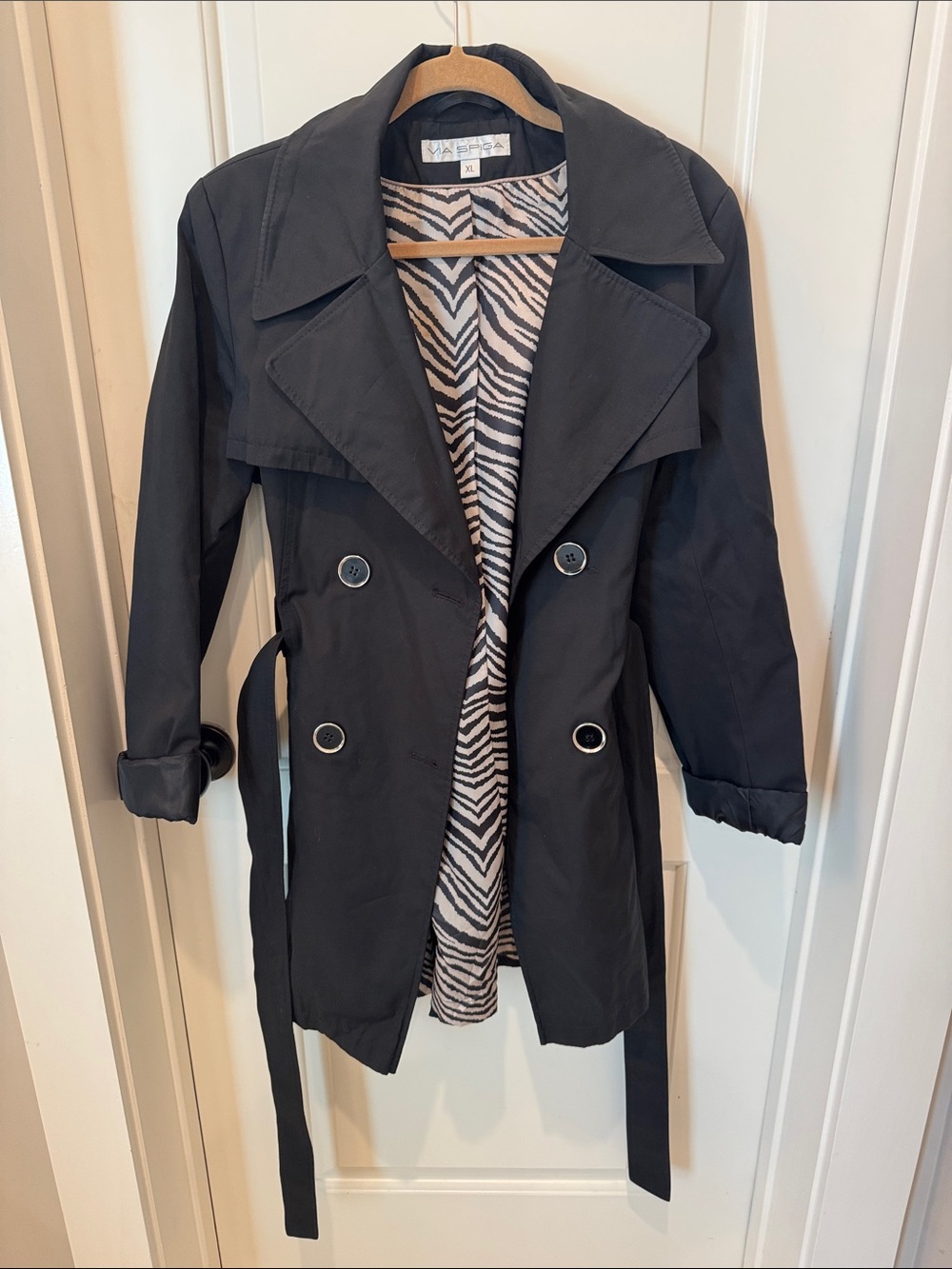 Via Spiga Black Trench Coat with Zebra-Print Lining staple workwear minimalistic